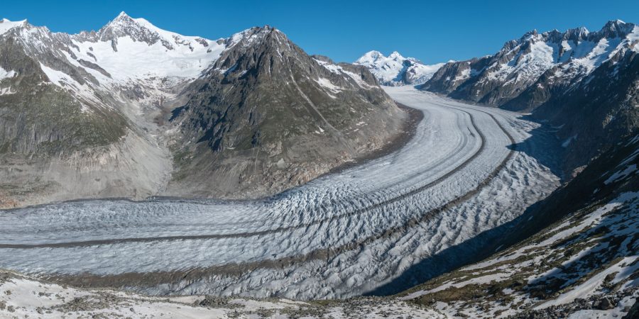 Panorama van de Grosser Aletschgletscher, juni 2020.