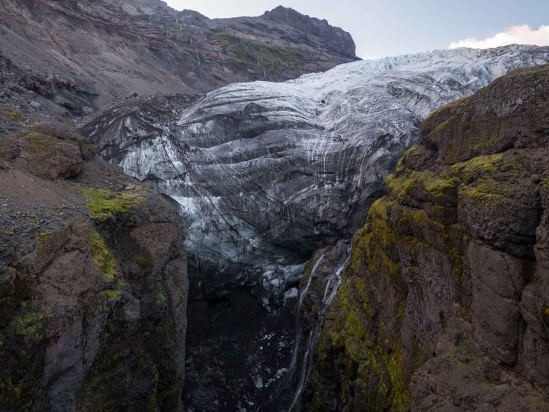 De Kotárjökull zit vast in een kloof, juni 2023.