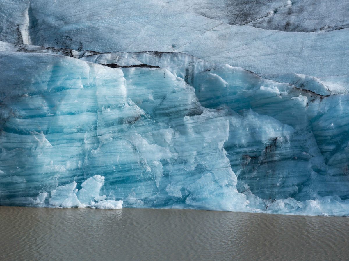 IJslaagjes in de gletsjer. Svínafellsjökull, IJsland.