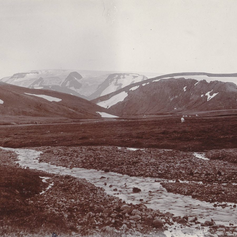 De Regnbúðajökull rond 1900, gezien vanuit het Þjófadalir. Fotograaf Frederick Howell, Fiskecollectie Cornell University.