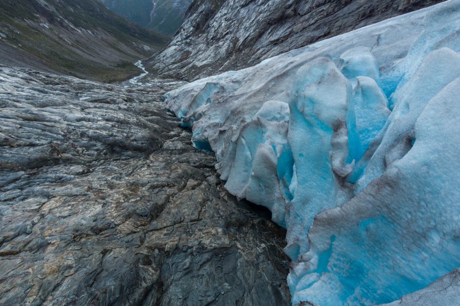 Steep side of the snout of Fåbergstølsbreen.