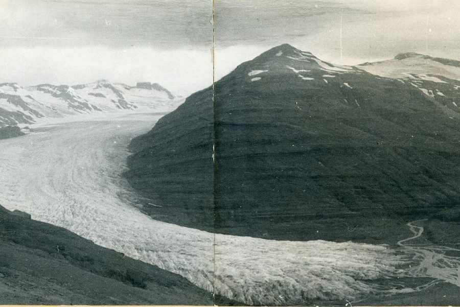 Lambatungnajökull in 1936. Photographer: Sigurdur Thorarinsson, Jöklarannsóknafélag Íslands.